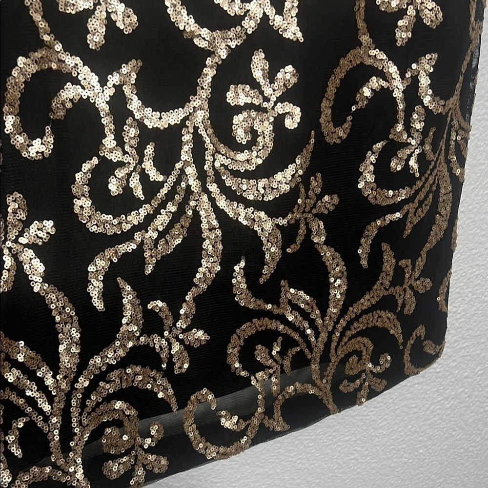 Jessica Simpson - Elegant Black and Gold sequence Dress size 10
Worn once - Picture 4 of 7